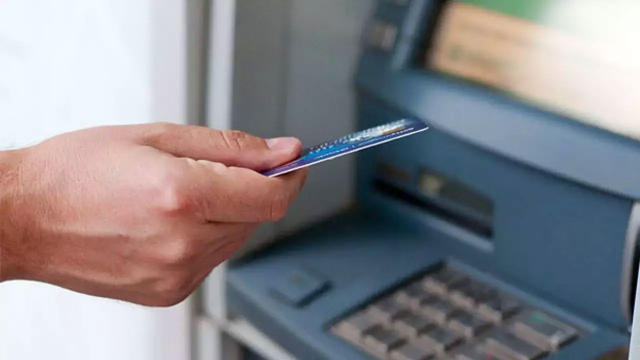 ATM’de Para Çeken Herkesin Bilmesi Gereken Detay: O Tuşa Basmadan Ayrılmayın